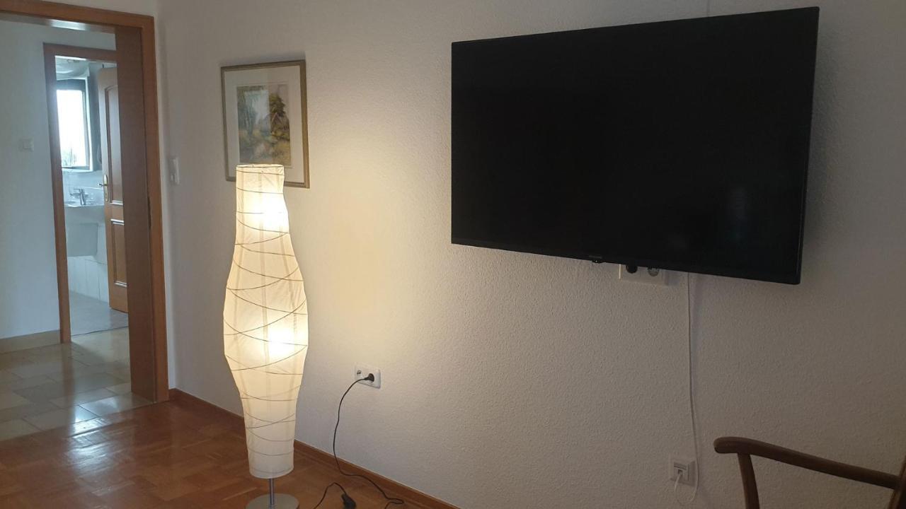 Ferienwohnung Mit Terrasse, Kostenloses Wlan, Parkplatz Бад-Эйнхаузен Экстерьер фото